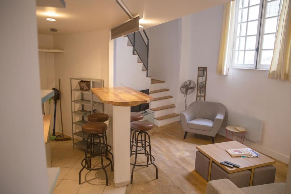 Апартаменты L'Authentique, Duplex, Centre Historique, Wifi Монпелье Экстерьер фото